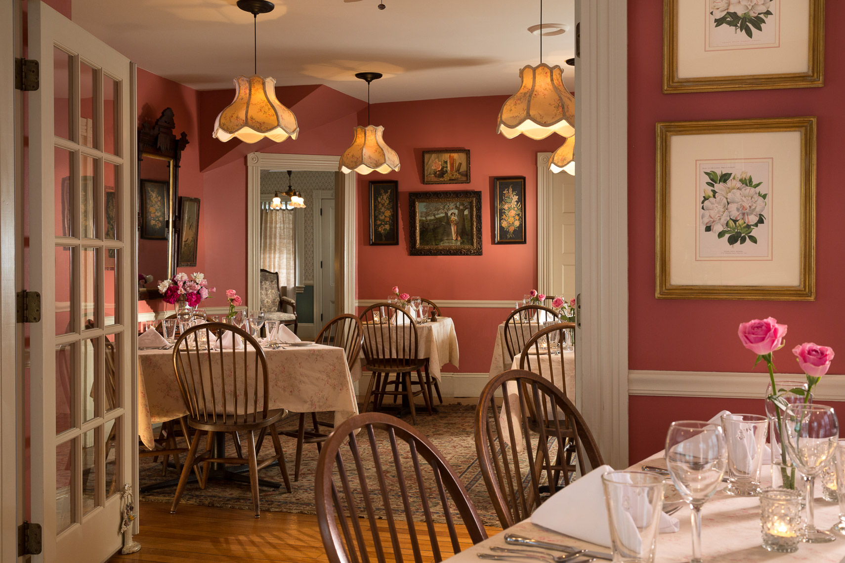 Dining room at Inn with pink walls